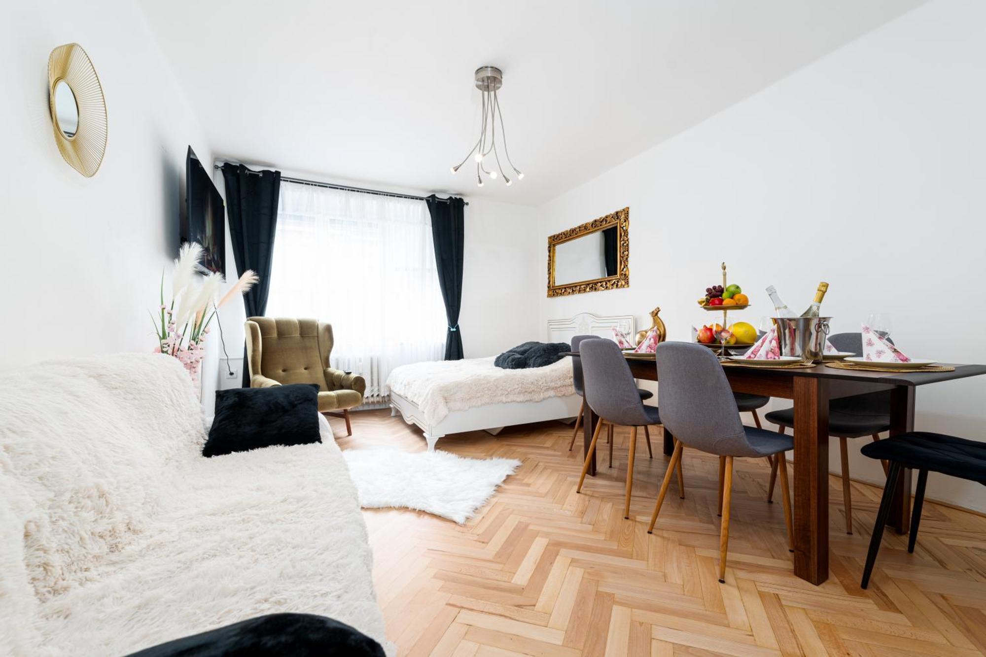 Kingdom Of 3 Roses Apartment Прага Екстериор снимка
