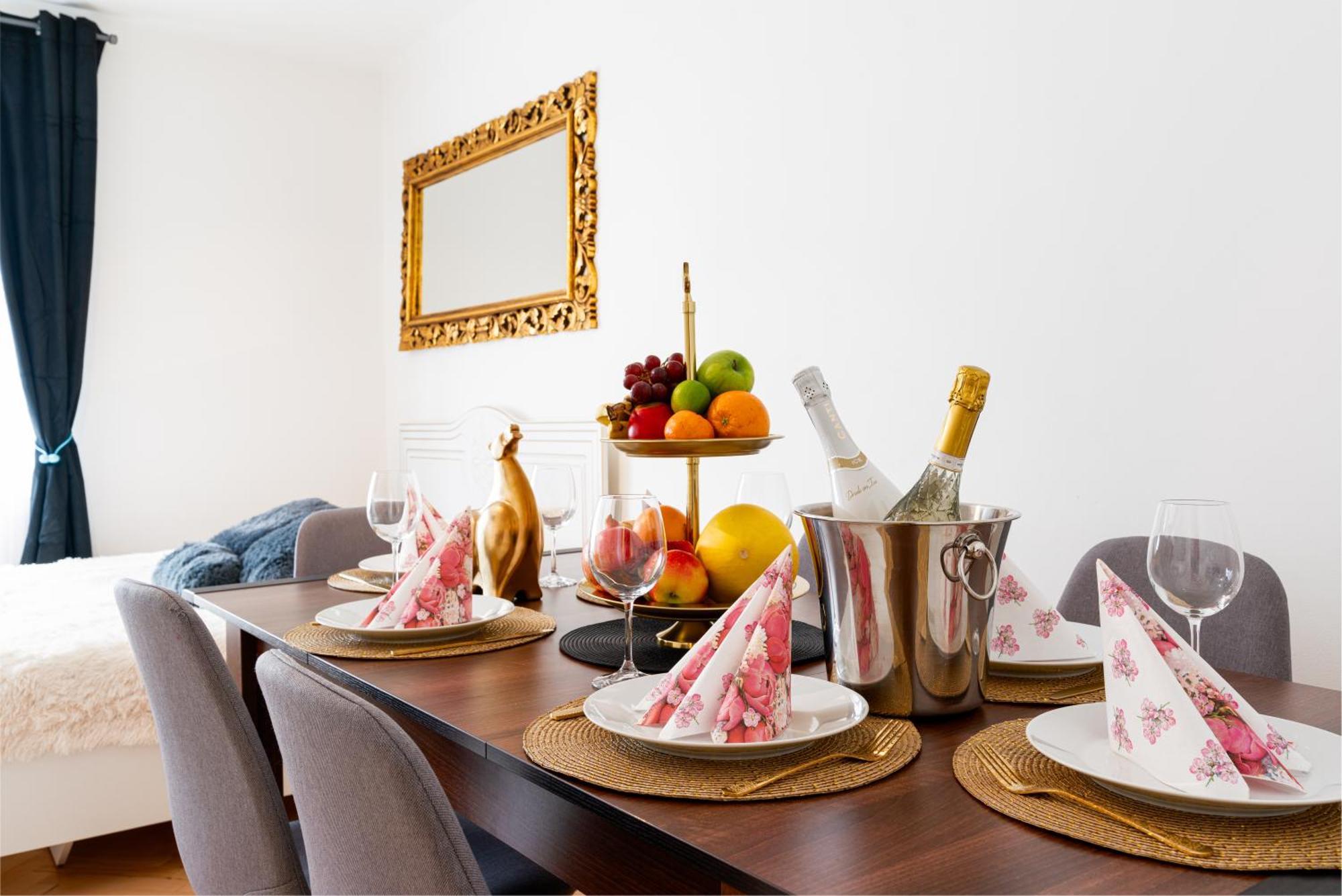 Kingdom Of 3 Roses Apartment Прага Екстериор снимка